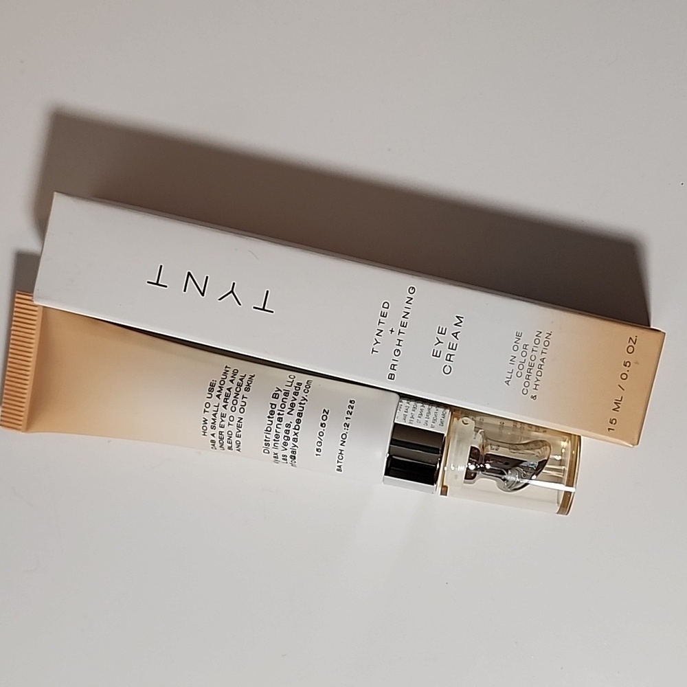 Makeup Bundle - Picture 7 of 8